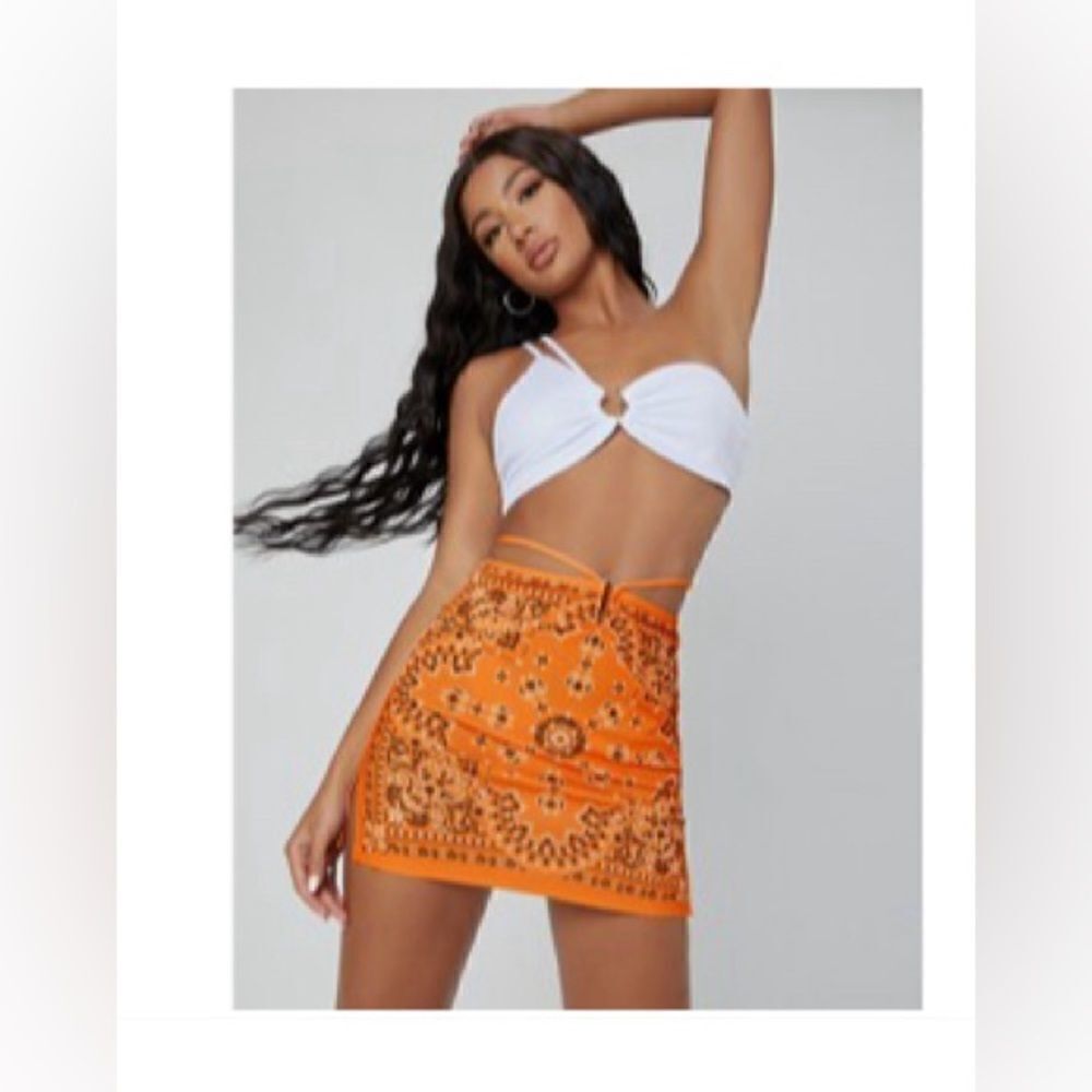 ❤️‍🔥SHEIN Paisley Print Self Tie Vented Mini Skirt Orange Bandana - Small